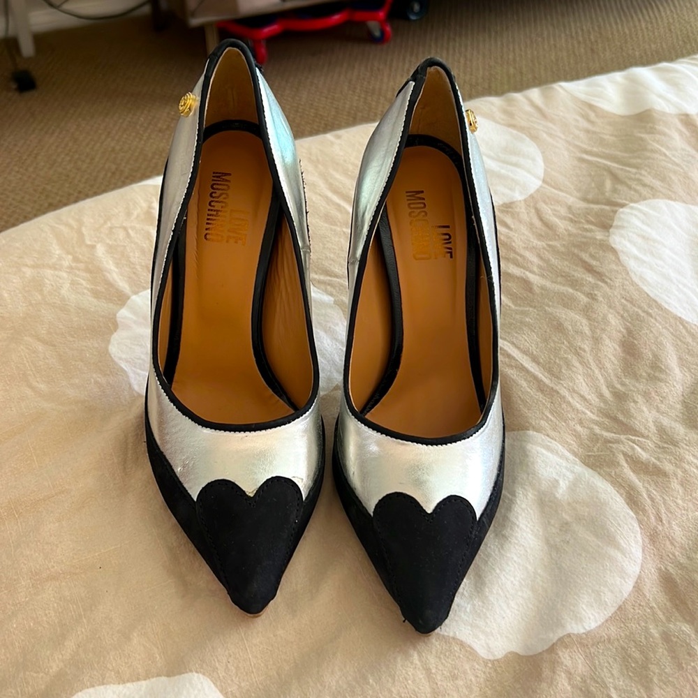 Love mochino shoes never worn size 38